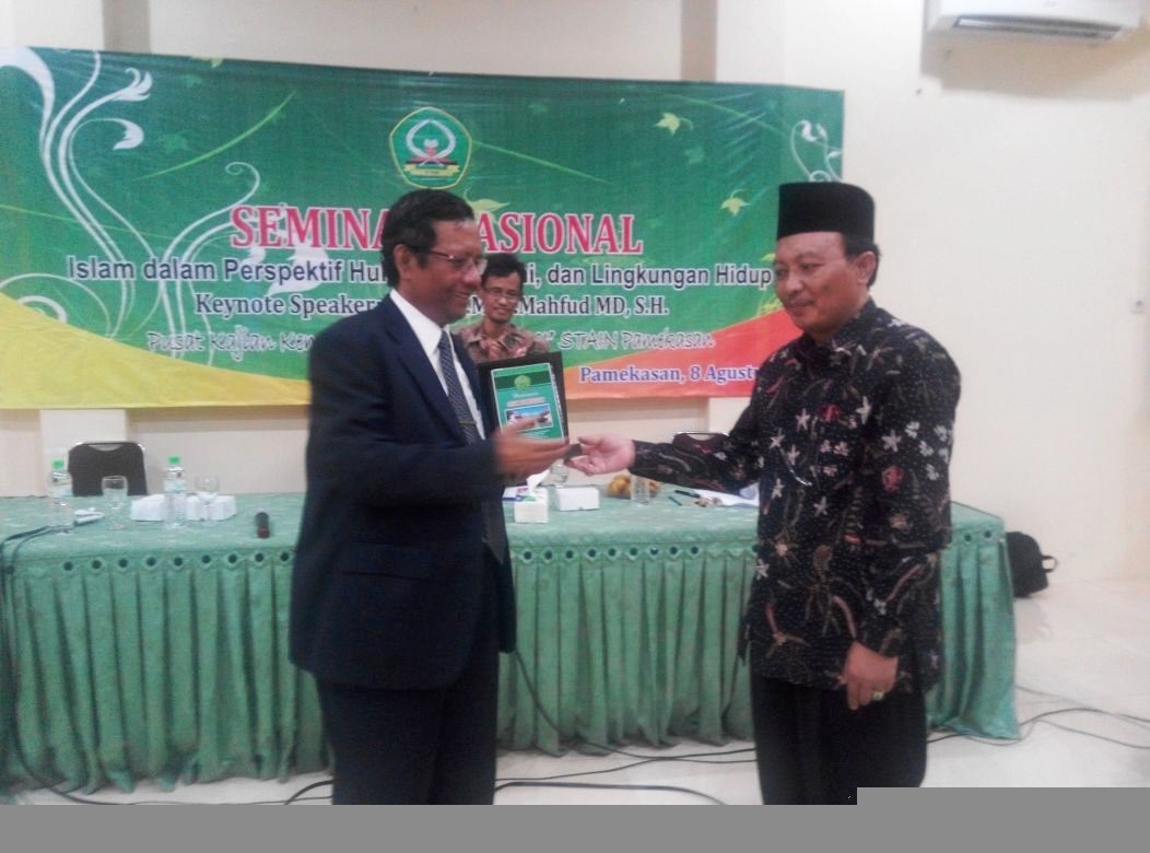 Seminar Nasional dengan Tema Islam dalam Perspektif Hukum, Ekonomi, dan Lingkungan Hidup