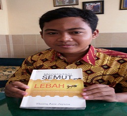 Meneladani SEMUT dan LEBAH