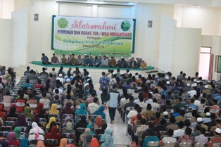 STAIN Pamekasan Gelar PARENTS MEETING <br><font style="size:9px;">Oleh : Moch Cholid Wardi, M.HI</font>