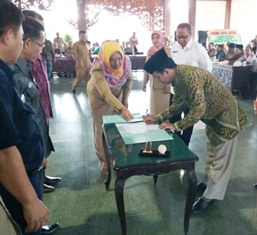 Penandatanganan MOU antara STAIN & PEMKAB Pamekasan tentang Pengelolaan Koperasi Berbasis Prinsip-prinsip Syariah