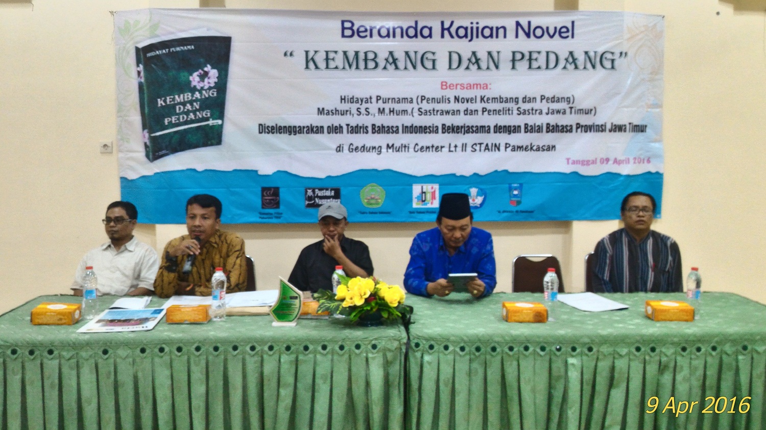 Beranda Kajian Novel dengan topik Kembang dan Pedang. 