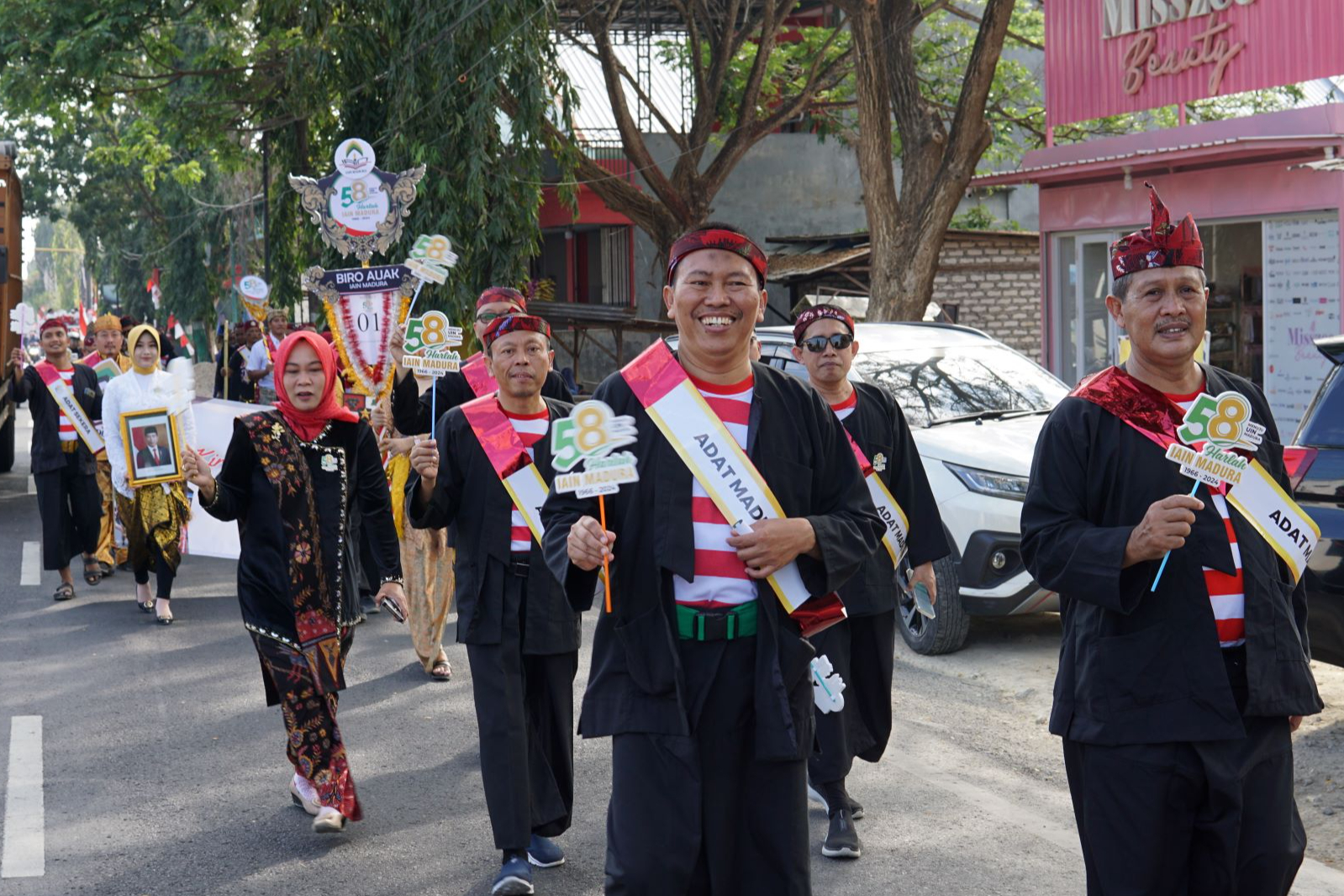 Kirab Budaya Nusantara Meriahkan Harlah Ke-58 IAIN Madura