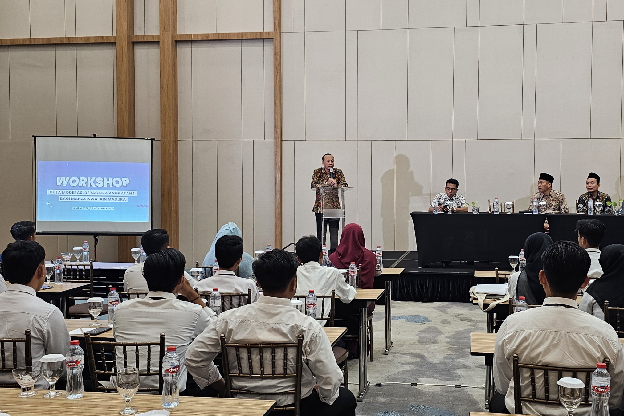 Membangun Generasi Moderat: Workshop Moderasi Beragama bagi Mahasiswa IAIN Madura 2024 Resmi Dimulai
