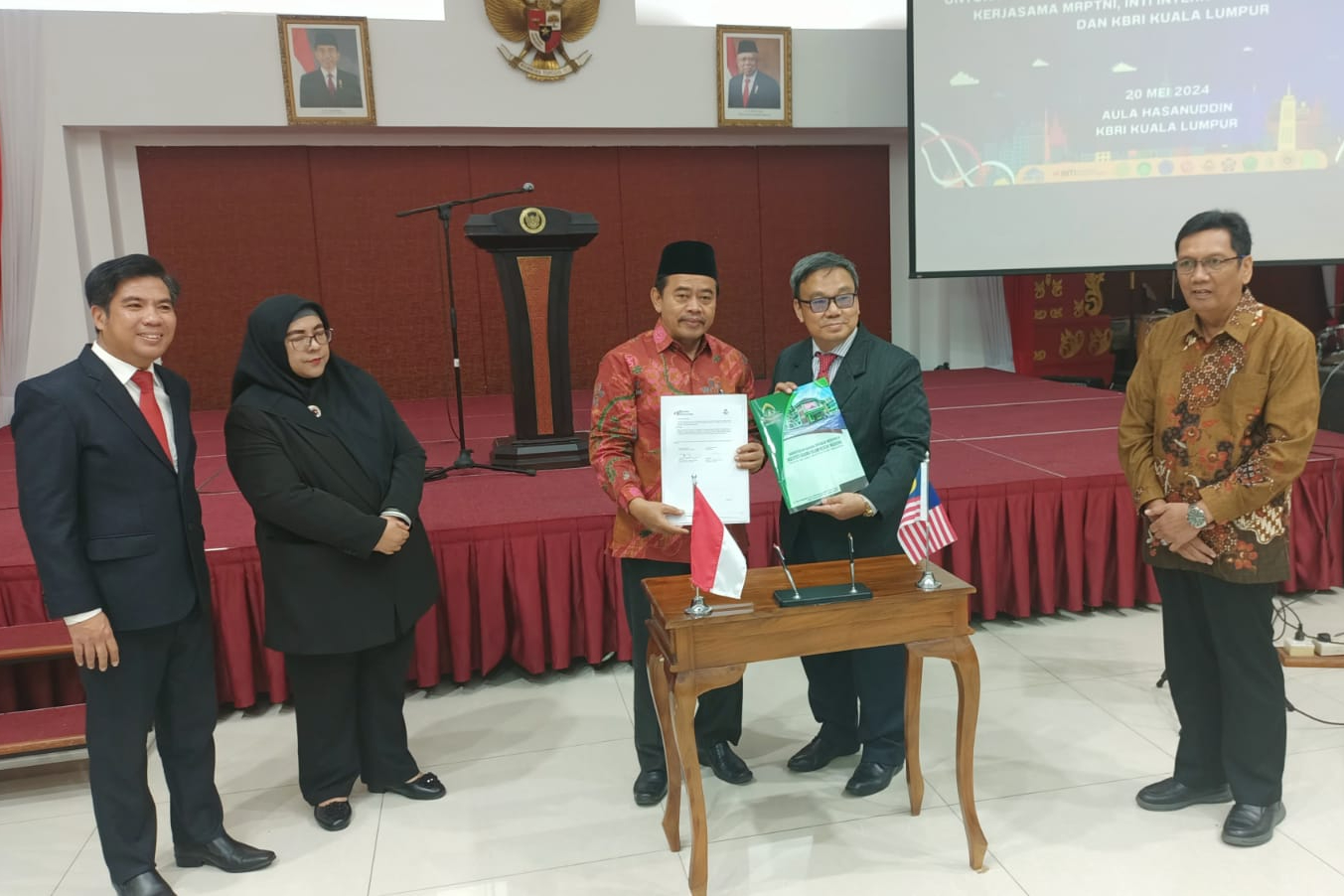 Momentum Peringatan Hari Kebangkitan Nasional IAIN Madura Teken MoU dengan INTI Internasional University Malaysia untuk Program MBKM Proyek Kemanusiaan