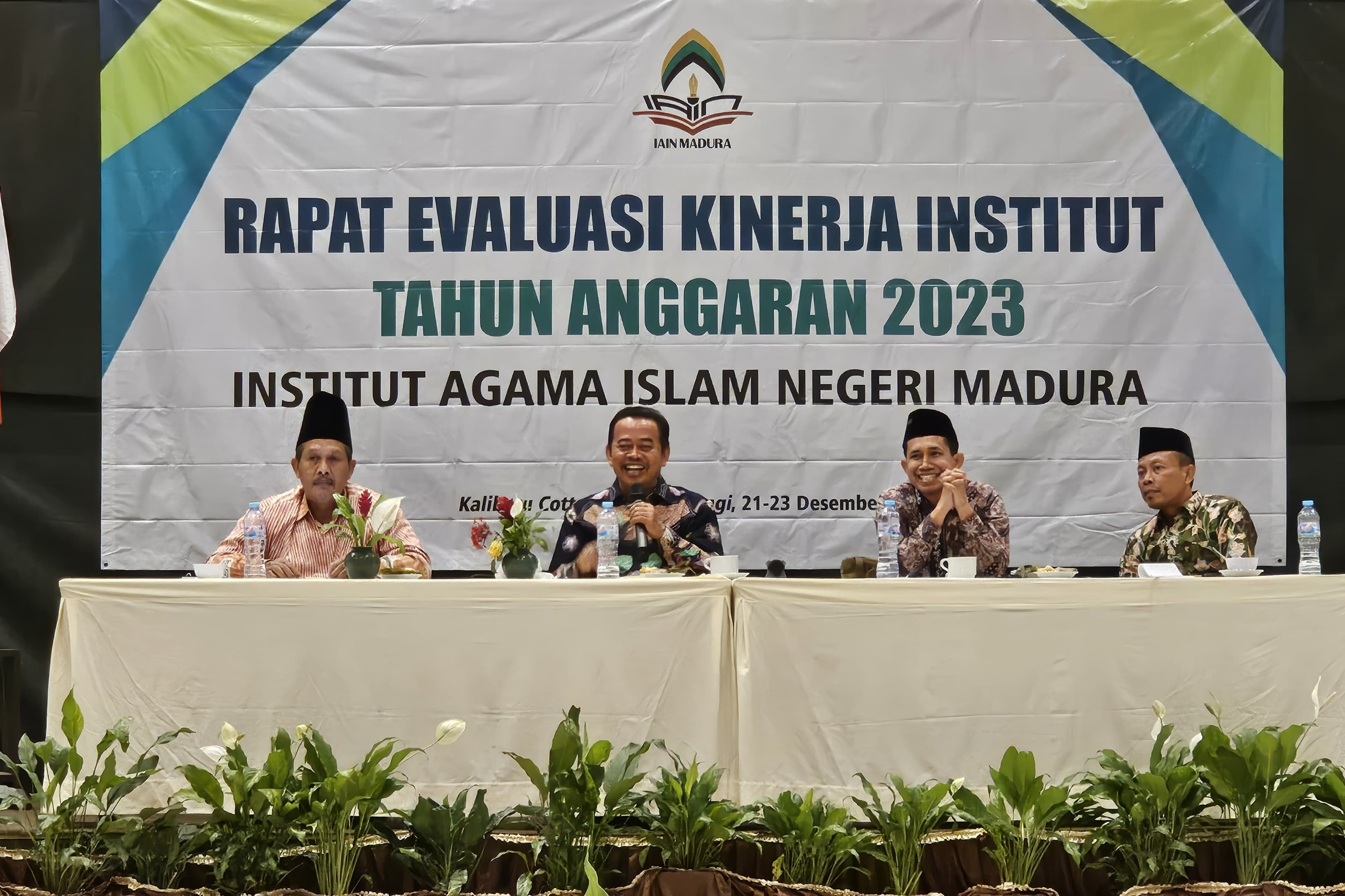 Sukses Laksanakan Rapat Evaluasi Kinerja Tahun 2023, Rektor: Tahun 2024 Targetkan Layanan Terintegrasi dalam Satu Aplikasi