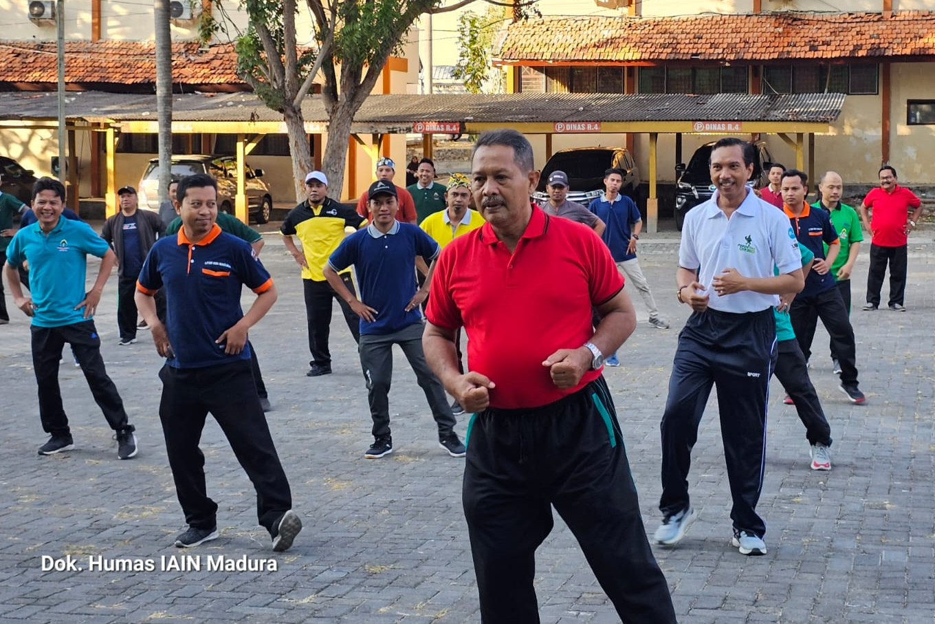 Gerakan Jum’at Sehat, dalam Rangka Menciptakan Jiwa yang Sehat dan Kebersamaan Seluruh Civitas Akademika