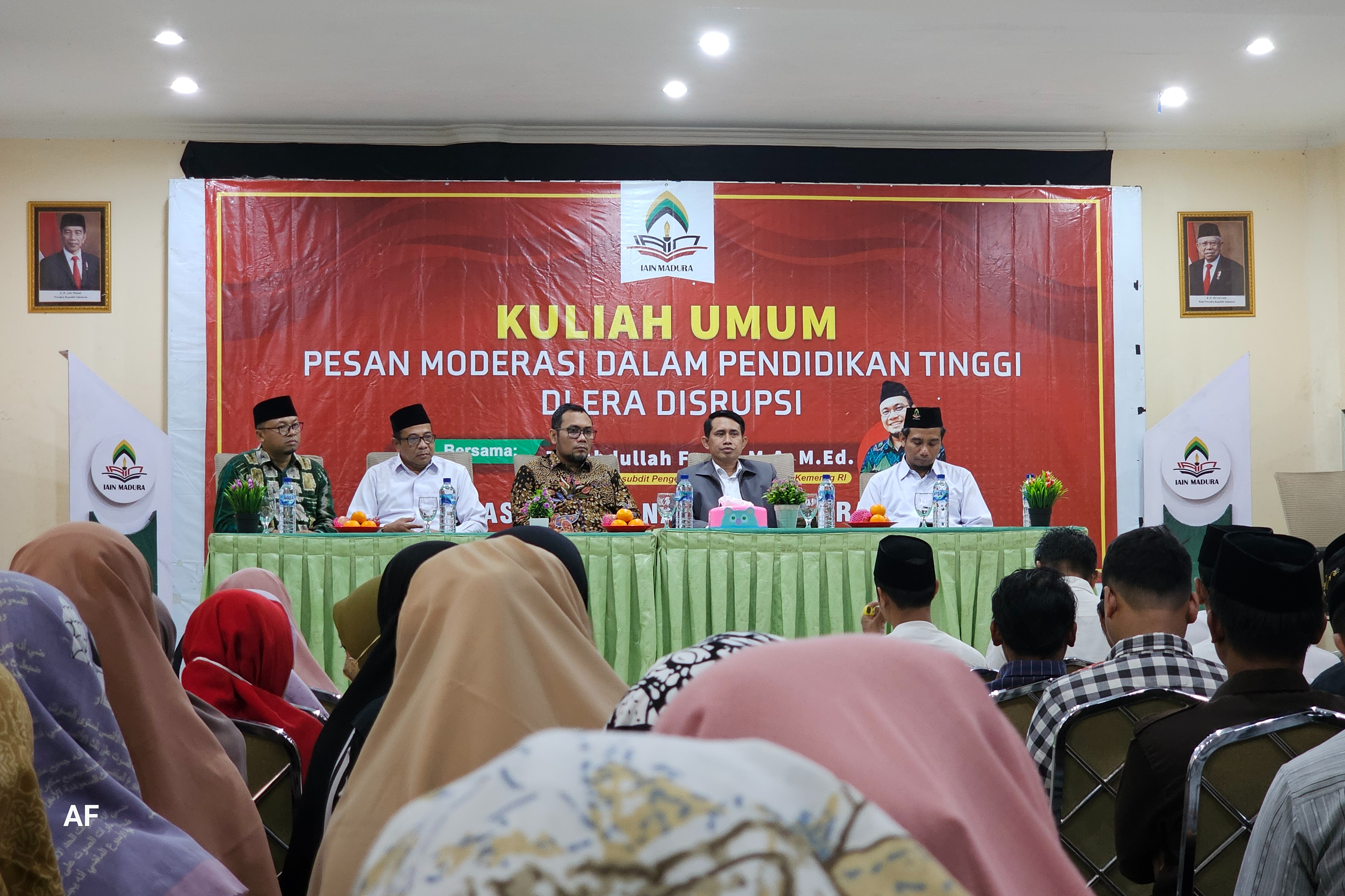 Pascasarjana Angkat Tema: Pesan Moderasi dalam Pendidikan Tinggi di Era Disrupsi pada Kuliah Umum Semester Genap TA 2023/2024