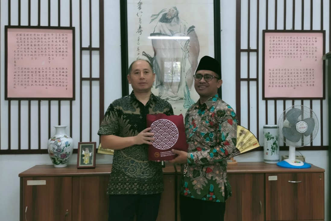 Pengembangan Layanan Bahasa Mandarin: UPT Bahasa IAIN Madura goes to Confucius Institute UNESA Surabaya